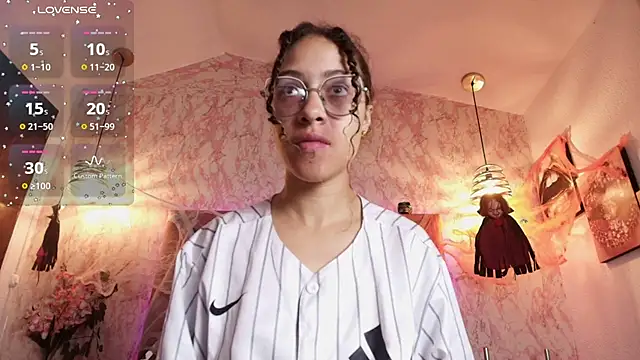 Hanna Cornee  online show from 28, 10, 2025