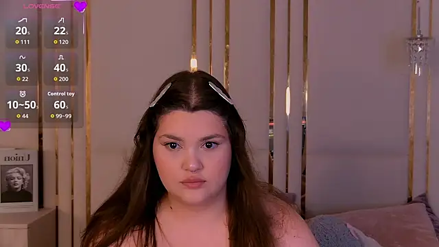 Snapshot of EmilyHyde chatting on 4, 7, 2026 EmilyHyde online show from 4, 7, 2026