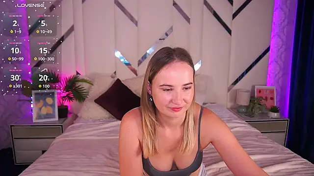 Snapshot of SofieBloom chatting on 21, 9, 2025 SofieBloom online show from 21, 9, 2025