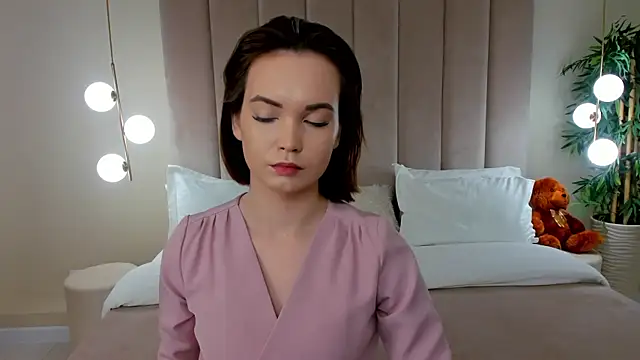 KiraHolli online show from 24, 11, 2025