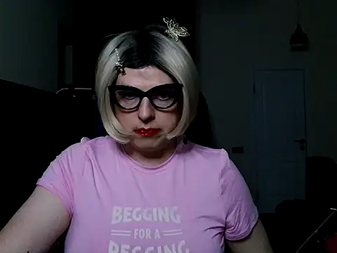 Snapshot of sissyslutmasha chatting on 17, 11, 2025 sissyslutmasha online show from 17, 11, 2025