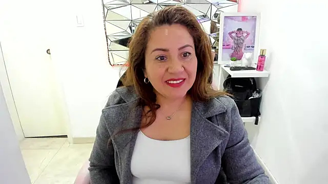 Snapshot of camixxx_m chatting on 6, 5, 2026 camixxx m online show from 6, 5, 2026
