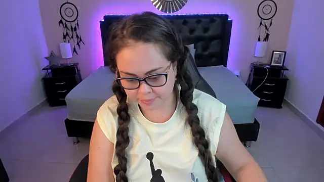 LolaVillalobos online show from 10, 3, 2026