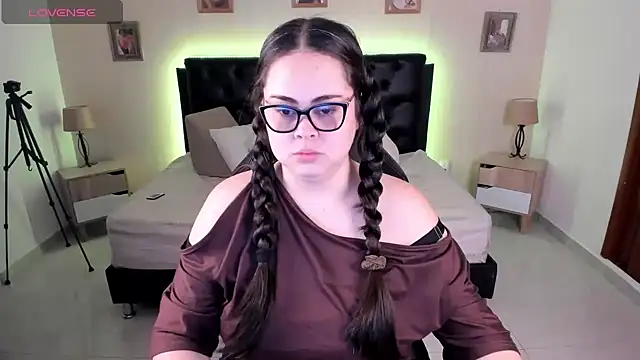 LolaVillalobos online show from 14, 7, 2026