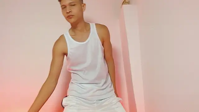 Twinkcock22 online show from 25, 4, 2026