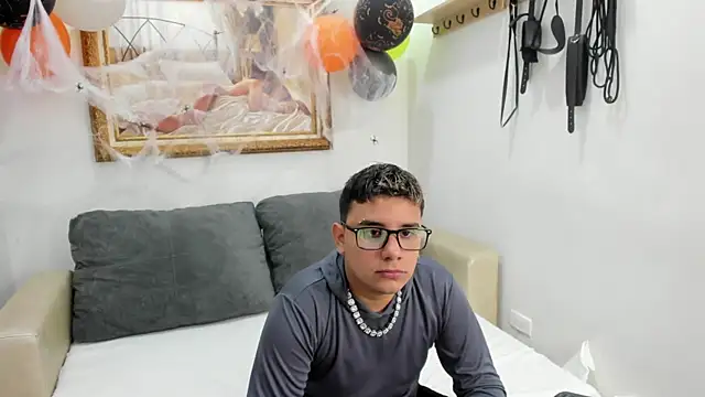 DavilANDkevin2 online show from 25, 10, 2025