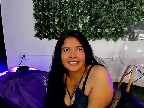 Snapshot of DianaOchoa_ chatting on 12, 4, 2026 DianaOchoa online show from 12, 4, 2026