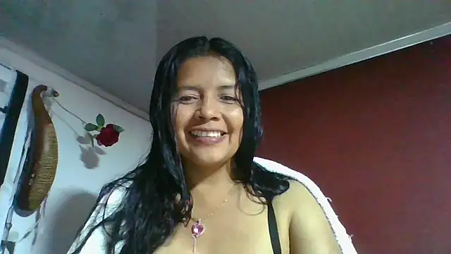 Snapshot of DianaOchoa_ chatting on 8, 5, 2026 DianaOchoa online show from 8, 5, 2026