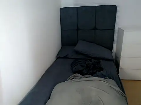 holly tabby online show from 19, 12, 2025