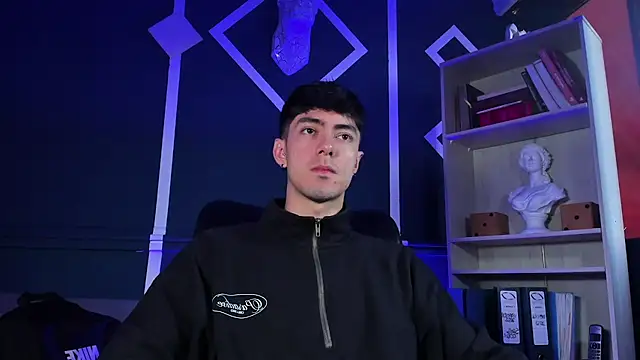 etham wolf  online show from 26, 9, 2025