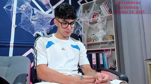 etham wolf  online show from 18, 10, 2025