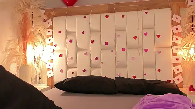 Daphne And Roger online show from 16, 2, 2026