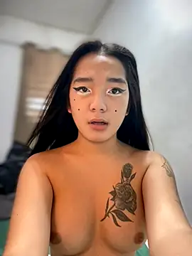 Lalisaslut18 online show from 27, 10, 2025