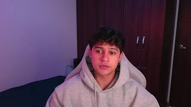 domsantiago  online show from 8, 10, 2025