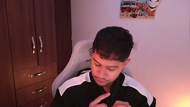 Snapshot of domsantiago_ chatting on 2, 12, 2025 domsantiago online show from 2, 12, 2025