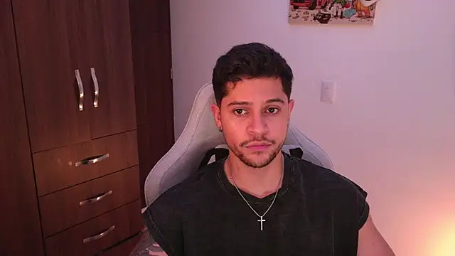 Snapshot of domsantiago_ chatting on 5, 12, 2025 domsantiago online show from 5, 12, 2025