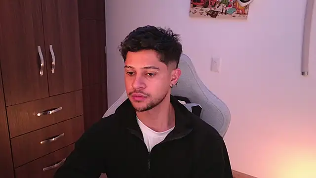 Snapshot of domsantiago_ chatting on 17, 12, 2025 domsantiago online show from 17, 12, 2025