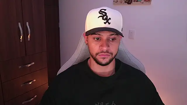 Snapshot of domsantiago_ chatting on 4, 3, 2026 domsantiago online show from 4, 3, 2026