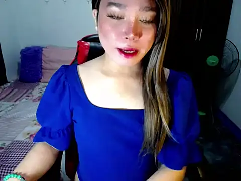 Urassiansweetcummer online show from 14, 10, 2025