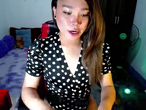 Urassiansweetcummer online show from 26, 3, 2026