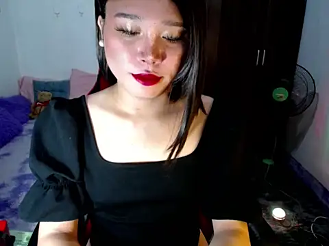 Urassiansweetcummer online show from 23, 5, 2026