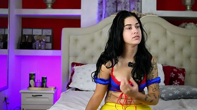 SarraRay online show from 11, 11, 2025