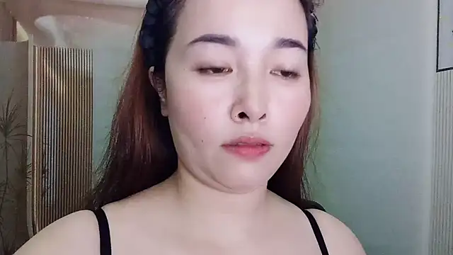 Snapshot of benahotsex69 chatting on 4, 10, 2025 benahotsex69 online show from 4, 10, 2025