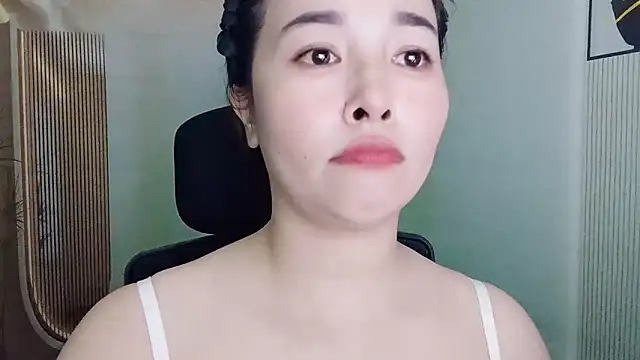 Snapshot of benahotsex69 chatting on 5, 10, 2025 benahotsex69 online show from 5, 10, 2025