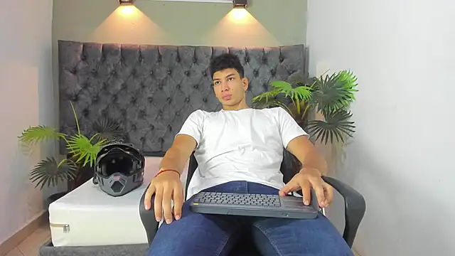 Snapshot of ALAN_REDINGER chatting on 15, 9, 2025 ALAN REDINGER online show from 15, 9, 2025