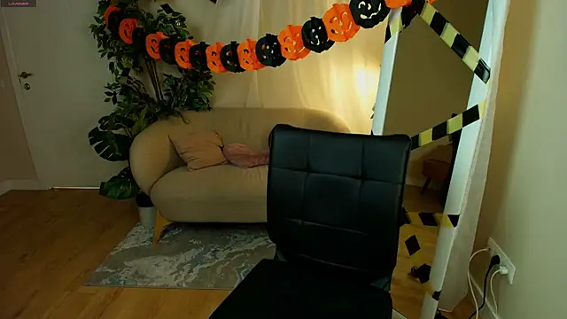 Mary Lane  online show from 23, 10, 2025