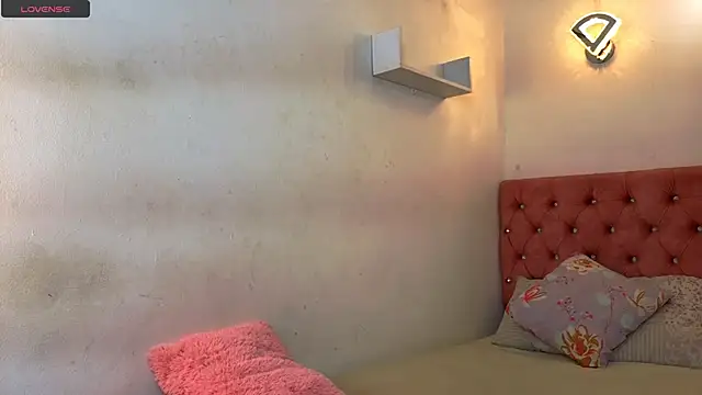 Snapshot of Kyra_Honey chatting on 8, 11, 2025 Kyra Honey online show from 8, 11, 2025