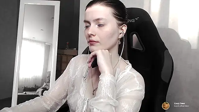 cute elfy  online show from 8, 10, 2025