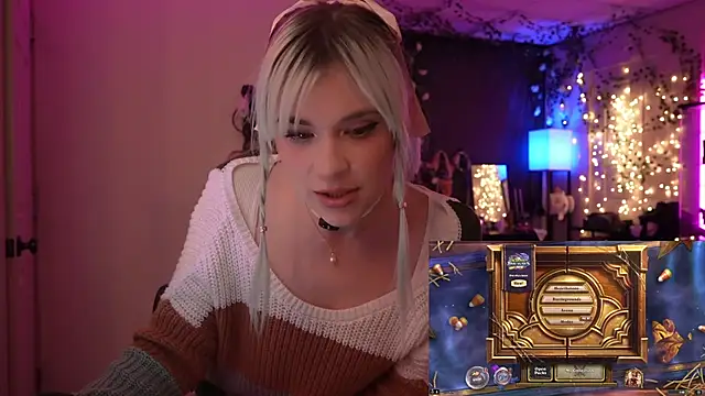 Snapshot of littlelune chatting on 12, 10, 2025 littlelune online show from 12, 10, 2025