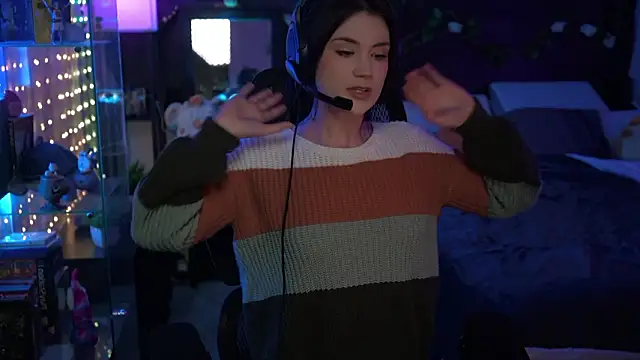 Snapshot of littlelune chatting on 18, 2, 2026 littlelune online show from 18, 2, 2026