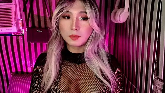 UrhotlucyTS online show from 13, 1, 2026