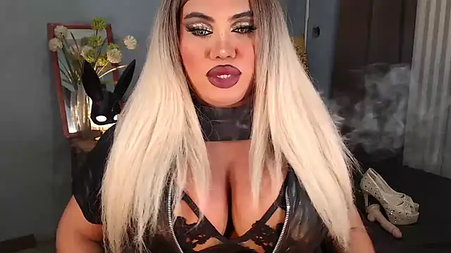 Snapshot of KitSmithCumerr chatting on 9, 10, 2025 KitSmithCumerr online show from 9, 10, 2025