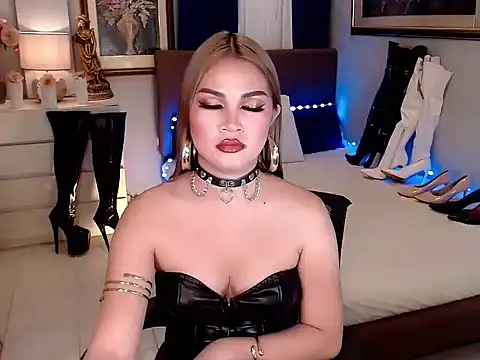 Snapshot of QUEENATHENNA chatting on 19, 9, 2025 QUEENATHENNA online show from 19, 9, 2025