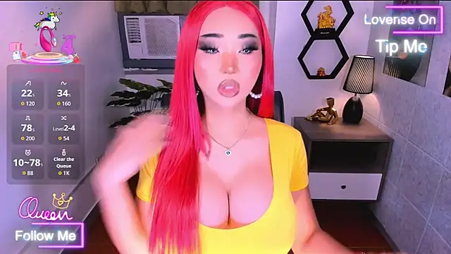 TriciaCumLoader online show from 3, 6, 2026