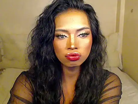 Snapshot of KathRouge chatting on 4, 7, 2026 KathRouge online show from 4, 7, 2026