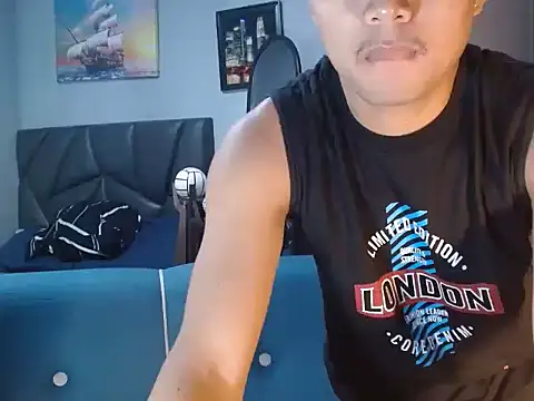 Snapshot of urbigcock_andrie chatting on 1, 4, 2026 urbigcock andrie online show from 1, 4, 2026