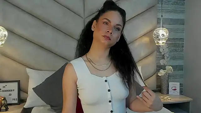 Snapshot of AgathaMendoza chatting on 17, 9, 2025 AgathaMendoza online show from 17, 9, 2025