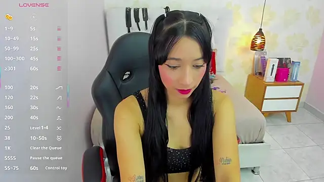 IVONNEPARKER6 online show from 4, 12, 2025