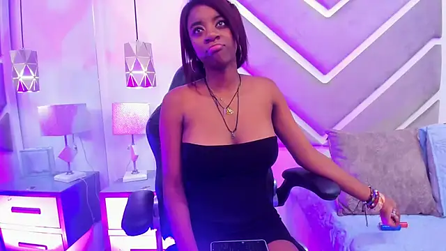 SabrinaBrownn online show from 13, 10, 2025