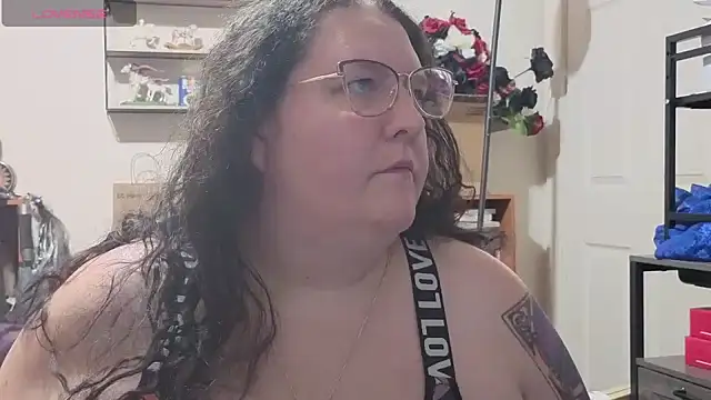 Snapshot of emberlynnix chatting on 8, 10, 2025 emberlynnix online show from 8, 10, 2025