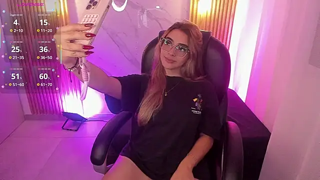 Snapshot of KYLIE_JONES6 chatting on 16, 4, 2026 KYLIE JONES6 online show from 16, 4, 2026