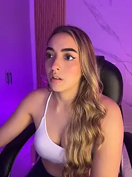 Snapshot of KYLIE_JONES6 chatting on 19, 6, 2026 KYLIE JONES6 online show from 19, 6, 2026