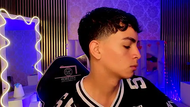 LIHIAN TAY online show from 5, 4, 2026