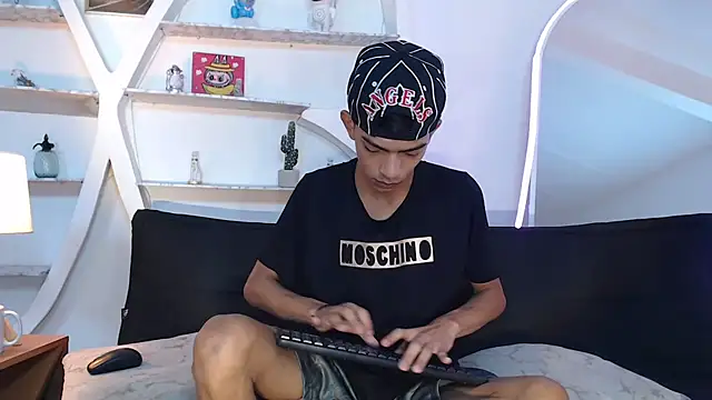 PRETTY SEX1 online show from 14, 10, 2025