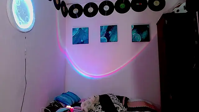 meghan devil  online show from 13, 11, 2025