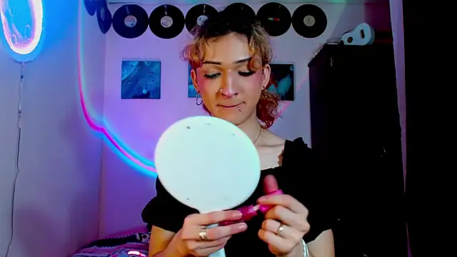 meghan devil  online show from 25, 11, 2025